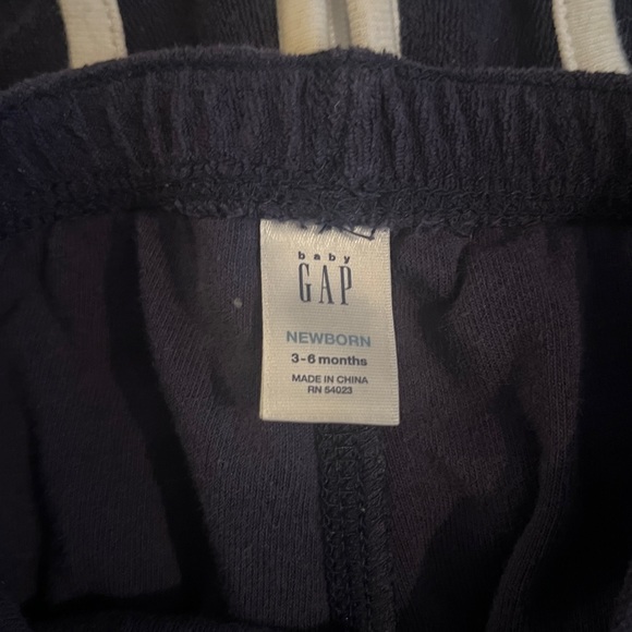 Baby Gap Outfit Set. Navy Blue Hoodie and Shorts. Newborn Size 3-6 months. - Picture 10 of 12